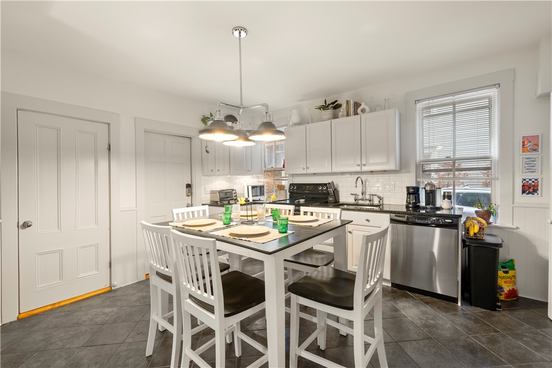 33 Marsh Street Newport, RI 02840 - Photo 7 of 18