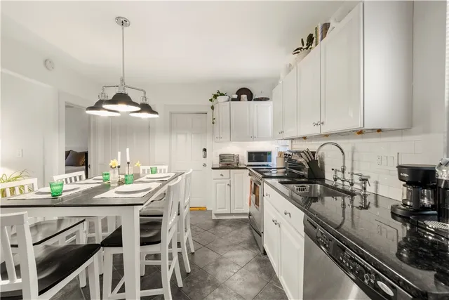 $4,000 | 33 Marsh Street, Newport, RI 02840