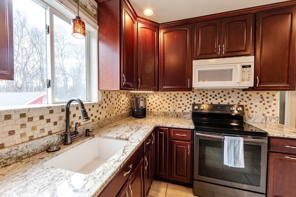 58 Colburn Road Reading, MA 01867 - Photo 21 of 42 Gallery Image 21
