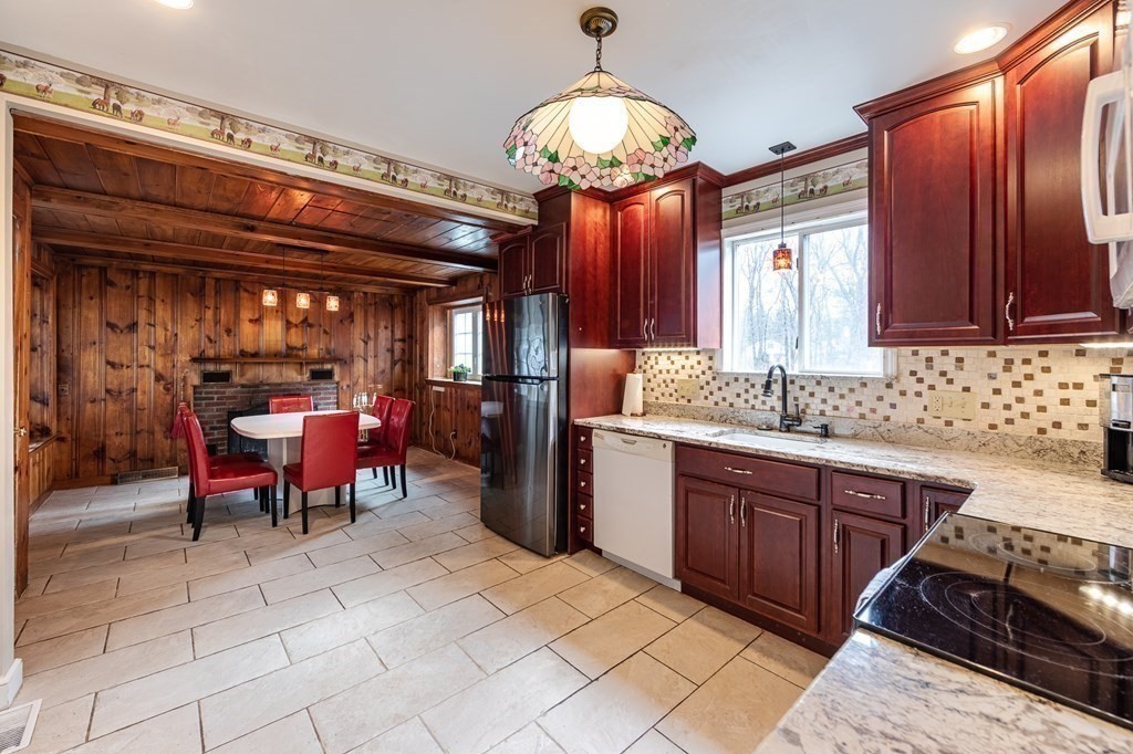 58 Colburn Road Reading, MA 01867 - Photo 22 of 42 Gallery Image 22