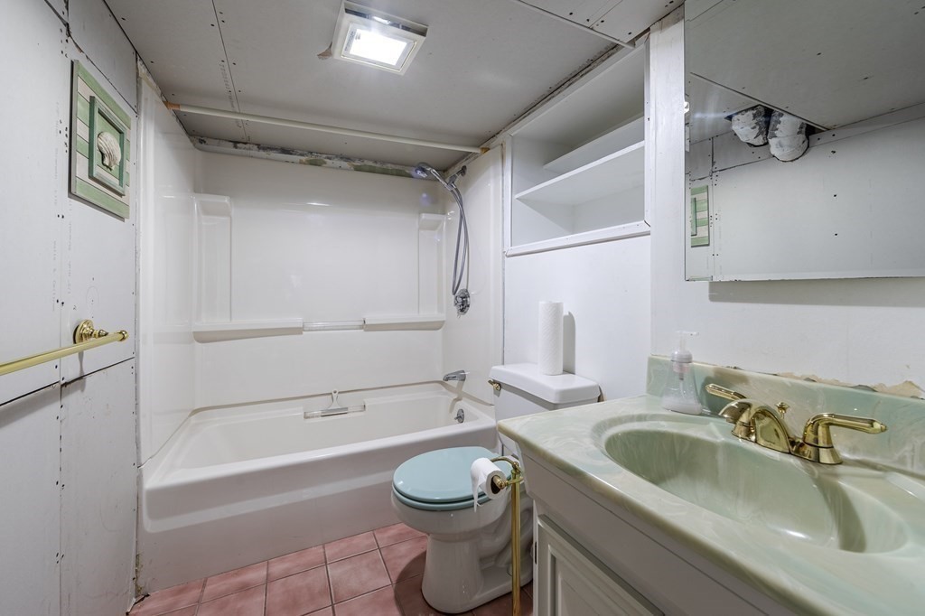 58 Colburn Road Reading, MA 01867 - Photo 35 of 42 Gallery Image 35