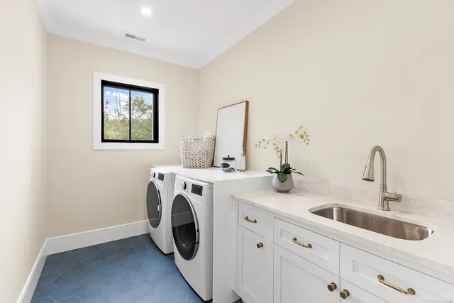 $3,750,000 | 317 Park Street, New Canaan, CT 06840