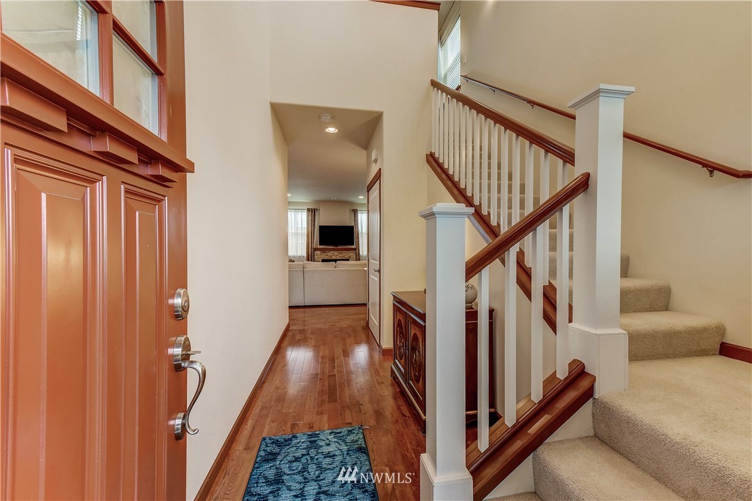 1024 Chestnut Loop Mount Vernon, WA 98274 - Photo 3 of 21 Gallery Image 3