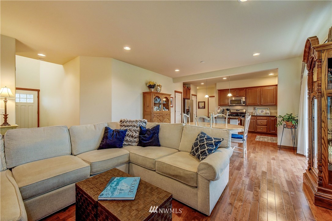 1024 Chestnut Loop Mount Vernon, WA 98274 - Photo 4 of 21 Gallery Image 4