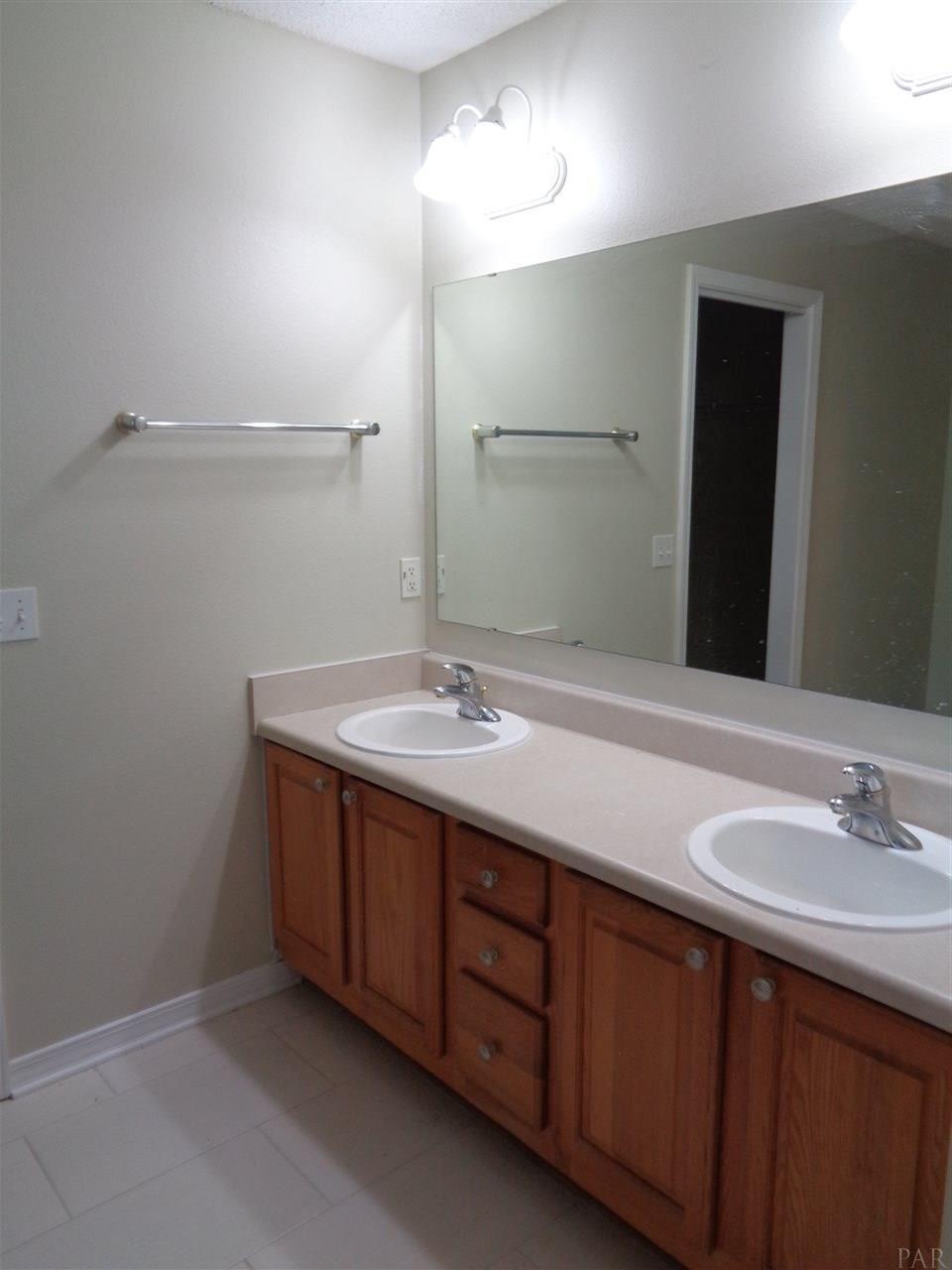 595 Riola Place Pensacola, FL 32506 - Photo 11 of 34 Gallery Image 11