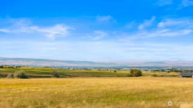 $399,000 | 411-nka) Rolling Hill Drive, Ellensburg, WA 98926