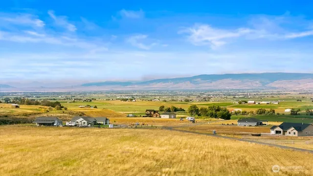 $399,000 | 411-nka) Rolling Hill Drive, Ellensburg, WA 98926
