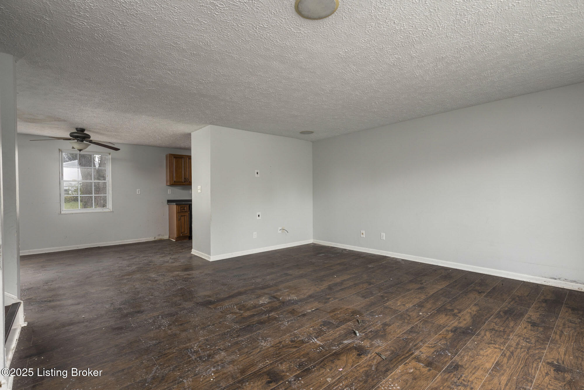 6400 Overton Road Louisville, KY 40228 - Photo 5 of 27 Overton005