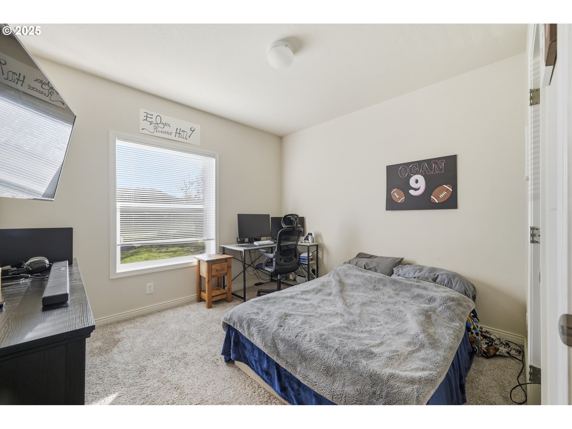 39557 Little Fall Creek Road Fall Creek, OR 97438 - Photo 30 of 43 a room with furniture and window