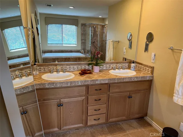 $6,800 | 8501 Browns Creek Lane, Canoga Park, CA 91304