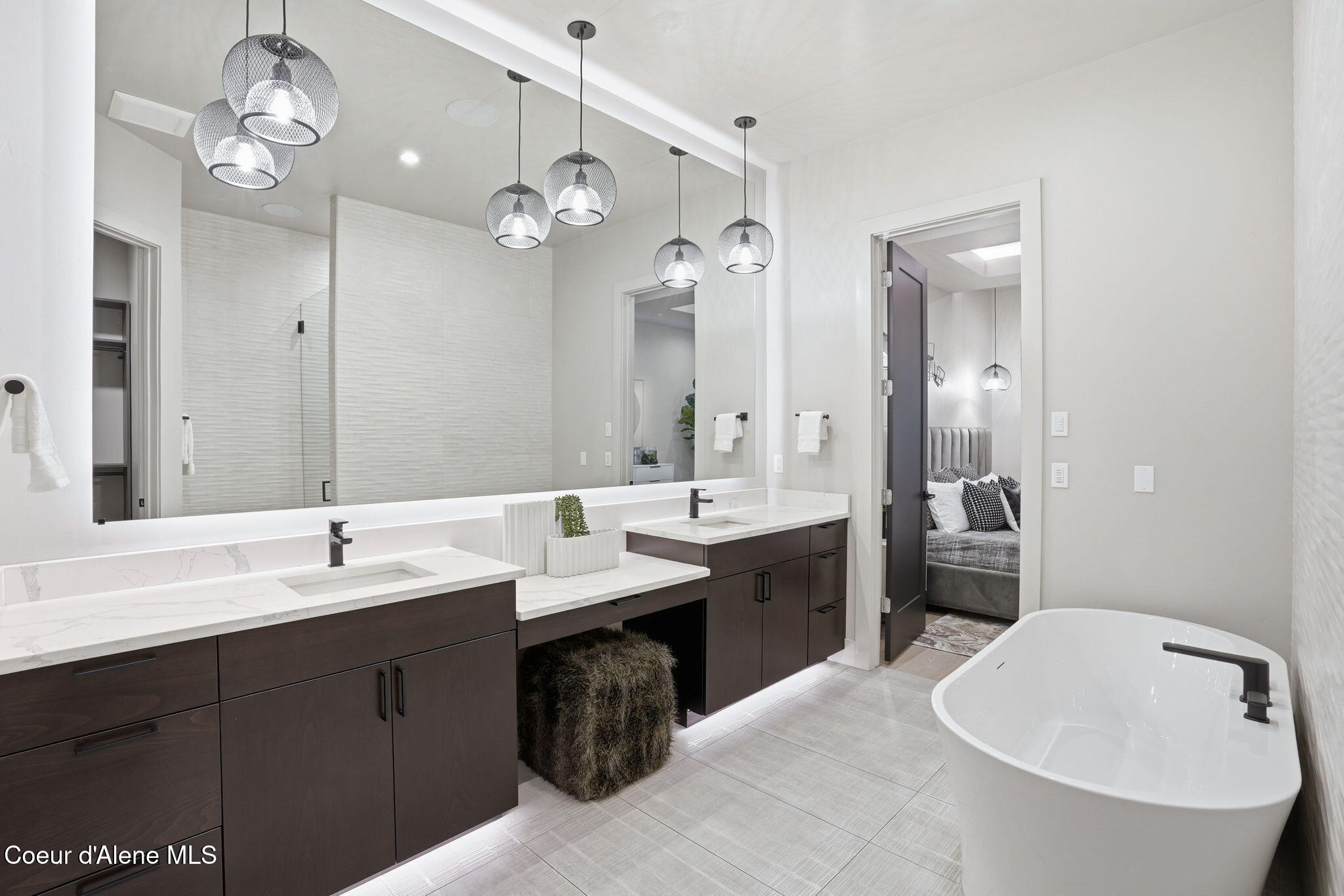 3092 North Atlas Road Coeur D'Alene, ID 83814 - Photo 19 of 41 Primary Bath