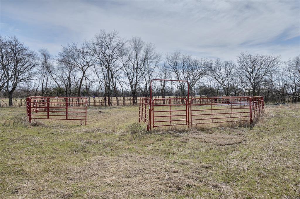 9061 Crow Wright Road Sanger, TX 76266 - Photo 21 of 37