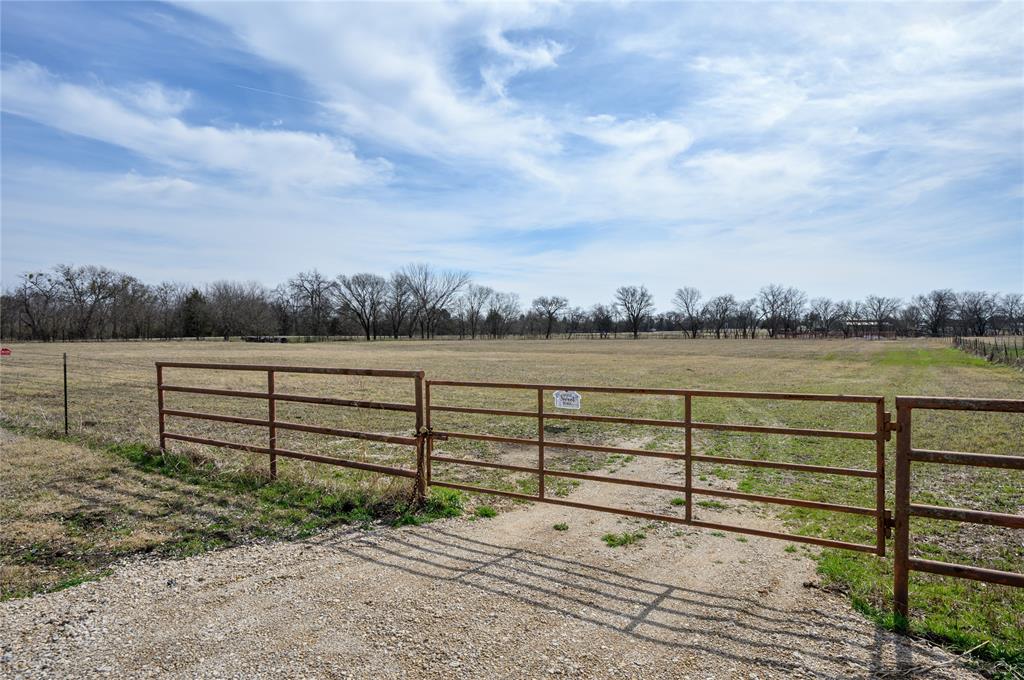 9061 Crow Wright Road Sanger, TX 76266 - Photo 6 of 37