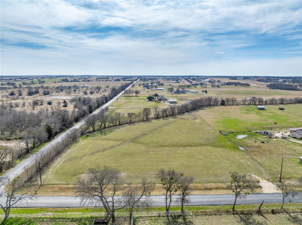 9061 Crow Wright Road Sanger, TX 76266 - Photo 7 of 37