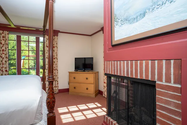 $1,350,000 | 33 Forest Haunts Road, Winhall, VT 05343