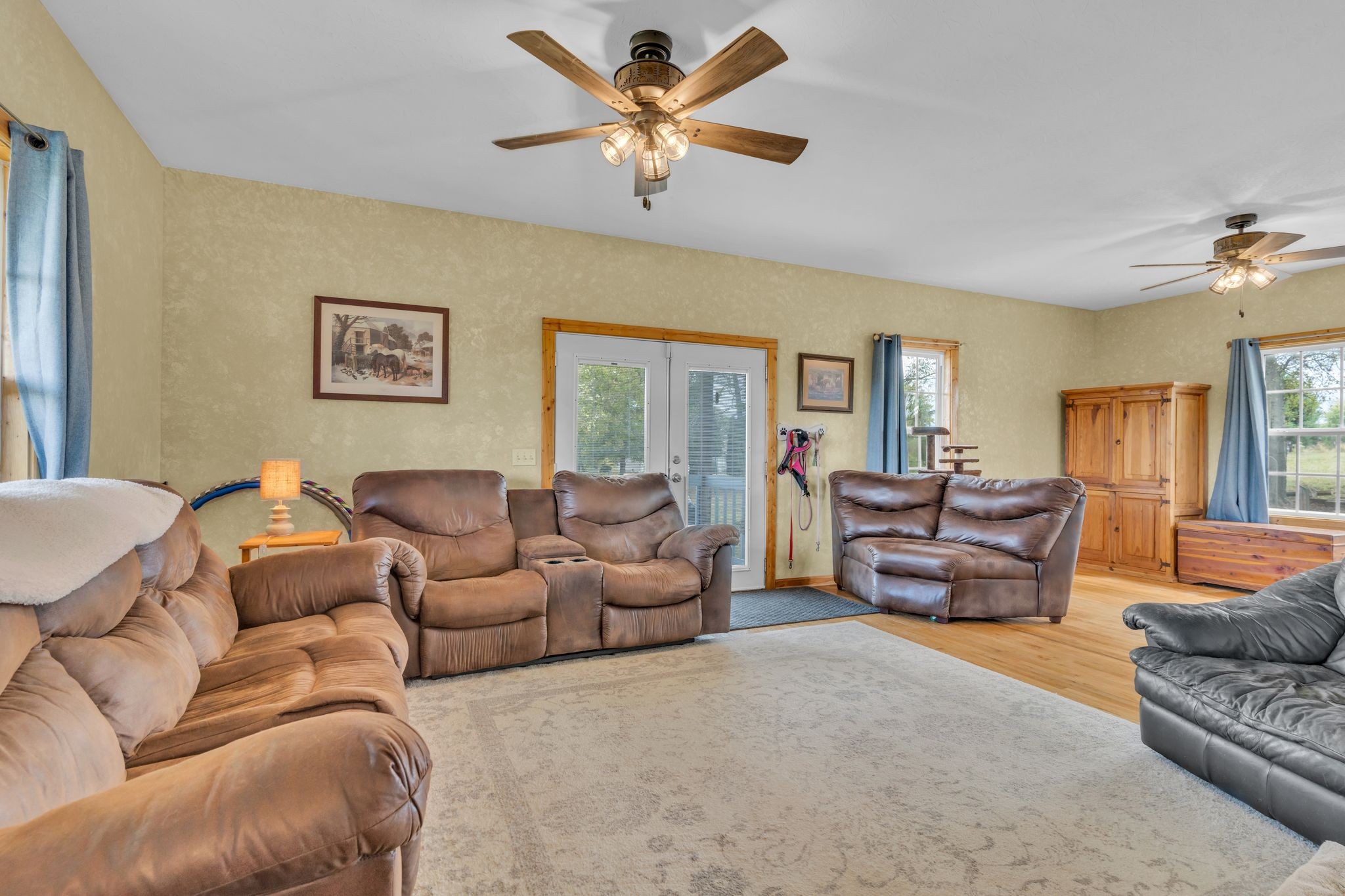 1584 Errel Dowlen Road Pleasant View, TN 37146 - Photo 8 of 28 a living room with furniture