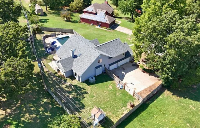 $374,900 | 1214 Linden Terrace, Neosho, MO 64850