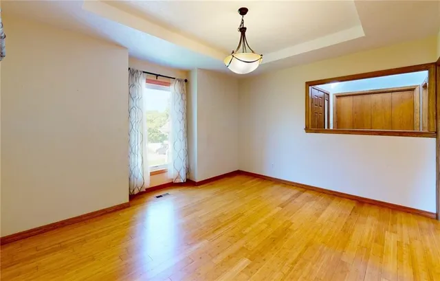 $374,900 | 1214 Linden Terrace, Neosho, MO 64850