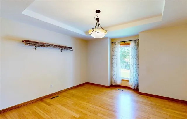 $374,900 | 1214 Linden Terrace, Neosho, MO 64850