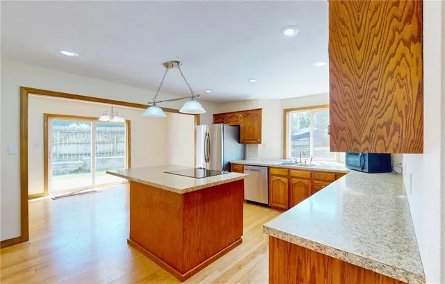 $374,900 | 1214 Linden Terrace, Neosho, MO 64850