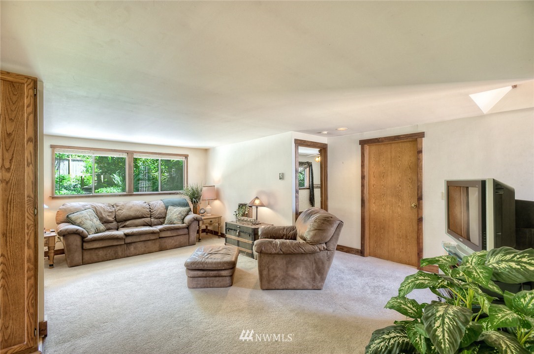 20717 Hubbard Road Lynnwood, WA 98036 - Photo 3 of 15 Gallery Image 3