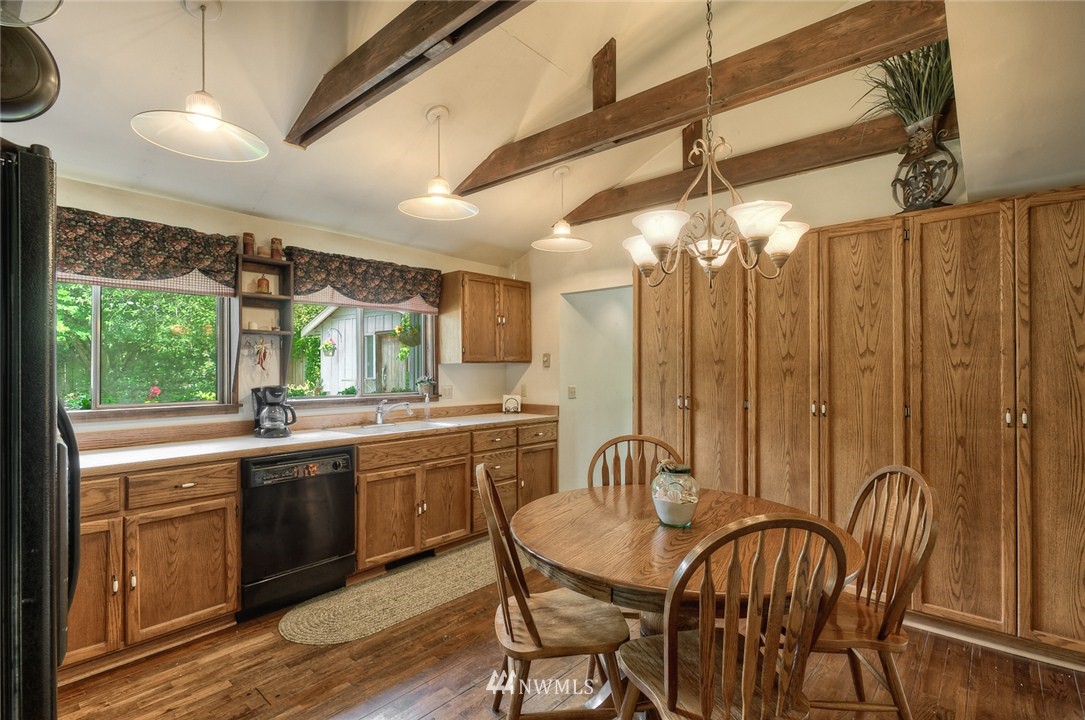 20717 Hubbard Road Lynnwood, WA 98036 - Photo 4 of 15 Gallery Image 4