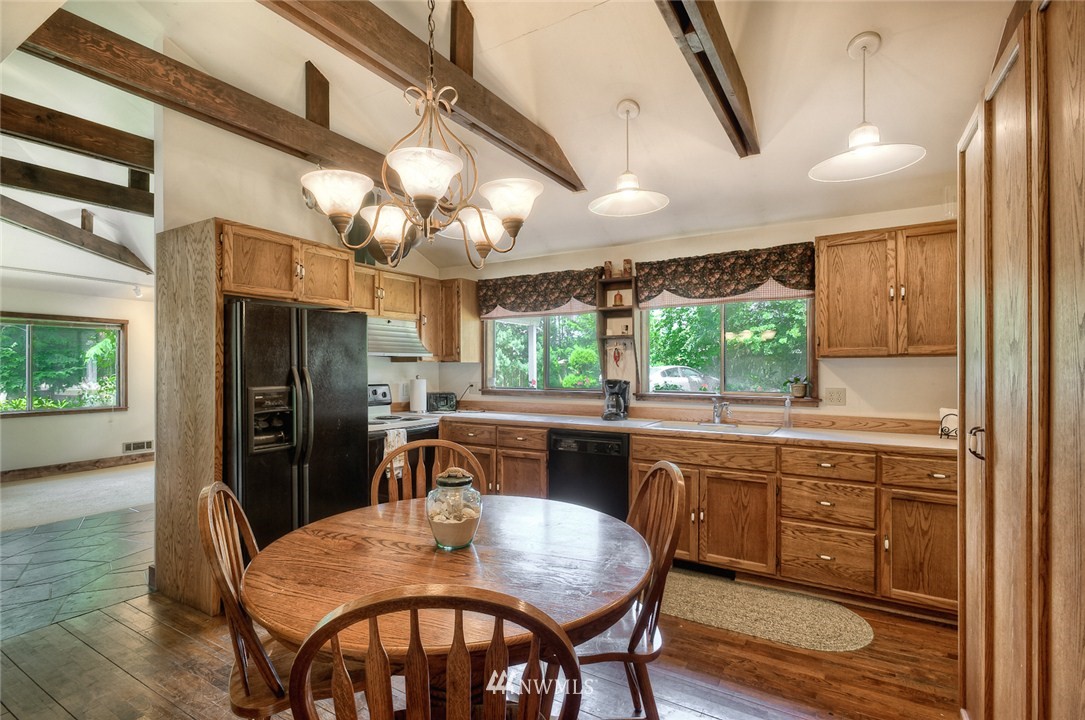 20717 Hubbard Road Lynnwood, WA 98036 - Photo 5 of 15 Gallery Image 5