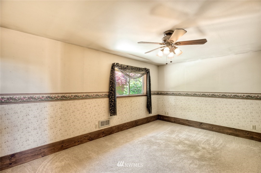 20717 Hubbard Road Lynnwood, WA 98036 - Photo 6 of 15 Gallery Image 6
