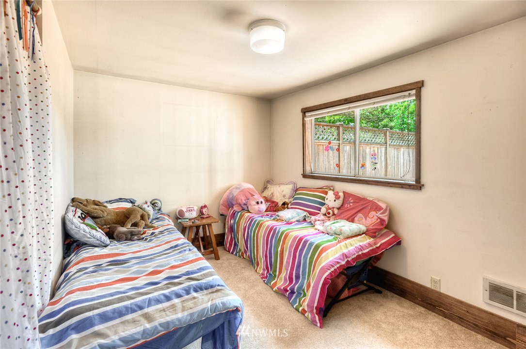 20717 Hubbard Road Lynnwood, WA 98036 - Photo 8 of 15 Gallery Image 8