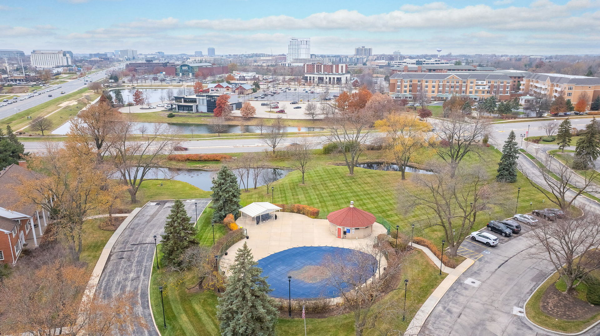 40 North Tower Road, Unit 4M Oak Brook, IL 60523 - Photo 11 of 17 a view of a swimming pool with a lake view
