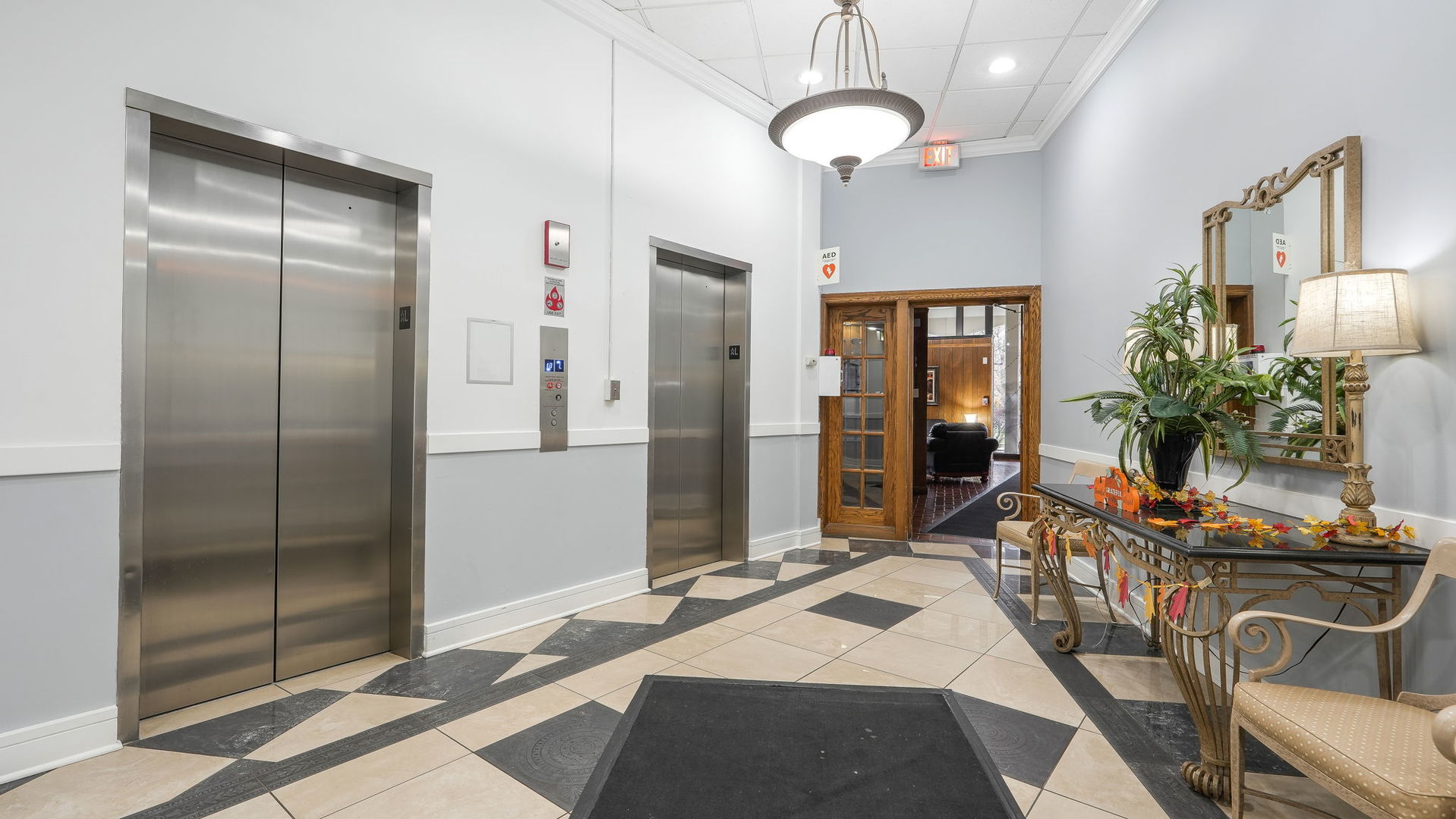 40 North Tower Road, Unit 4M Oak Brook, IL 60523 - Photo 13 of 17 a view of a livingroom with furniture and a chandelier