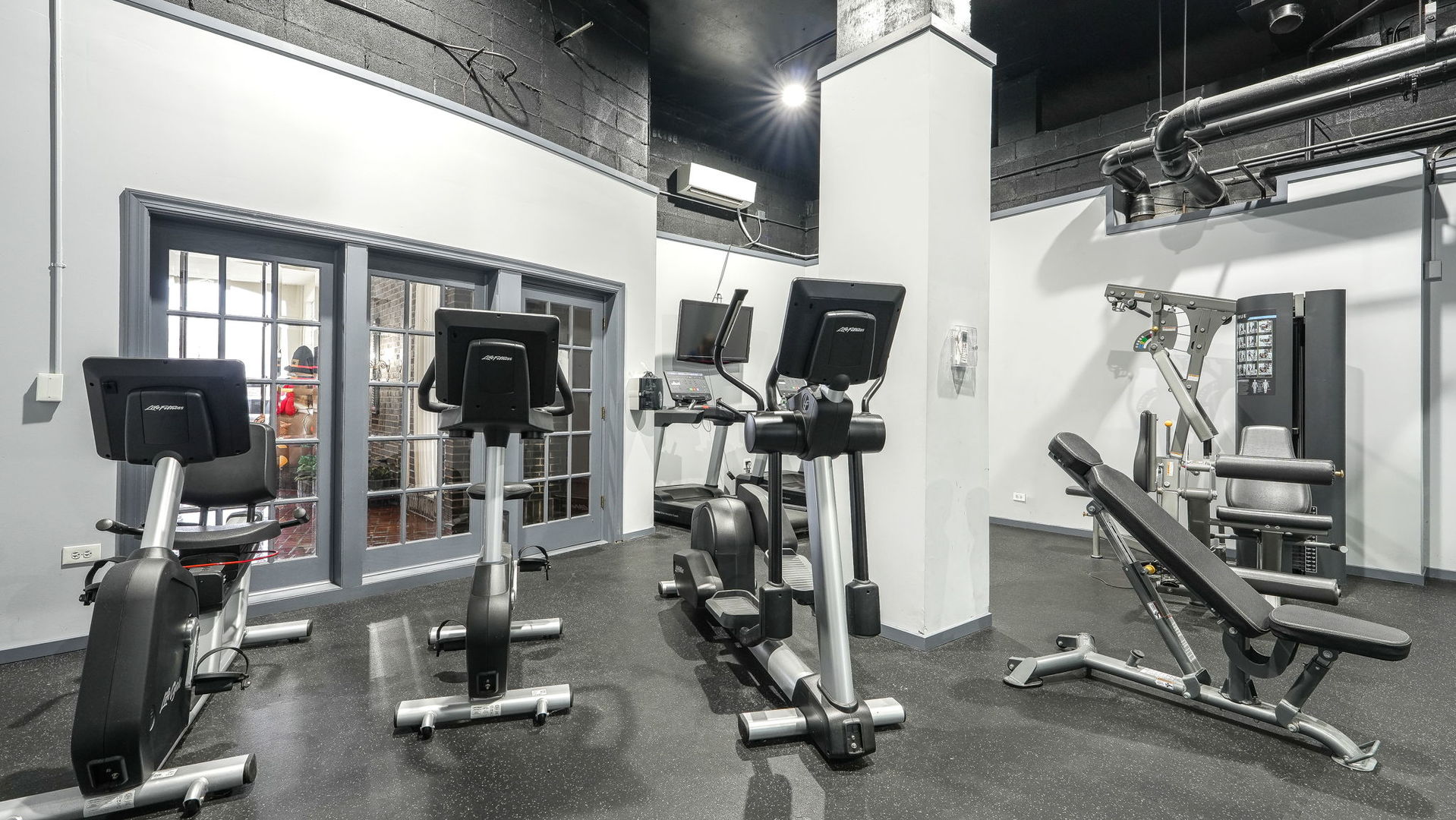 40 North Tower Road, Unit 4M Oak Brook, IL 60523 - Photo 9 of 17 a view of a room with gym equipment