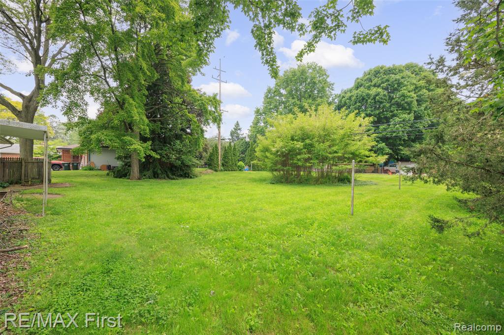 2070 Walton Boulevard Rochester, MI 48309 - Photo 22 of 25