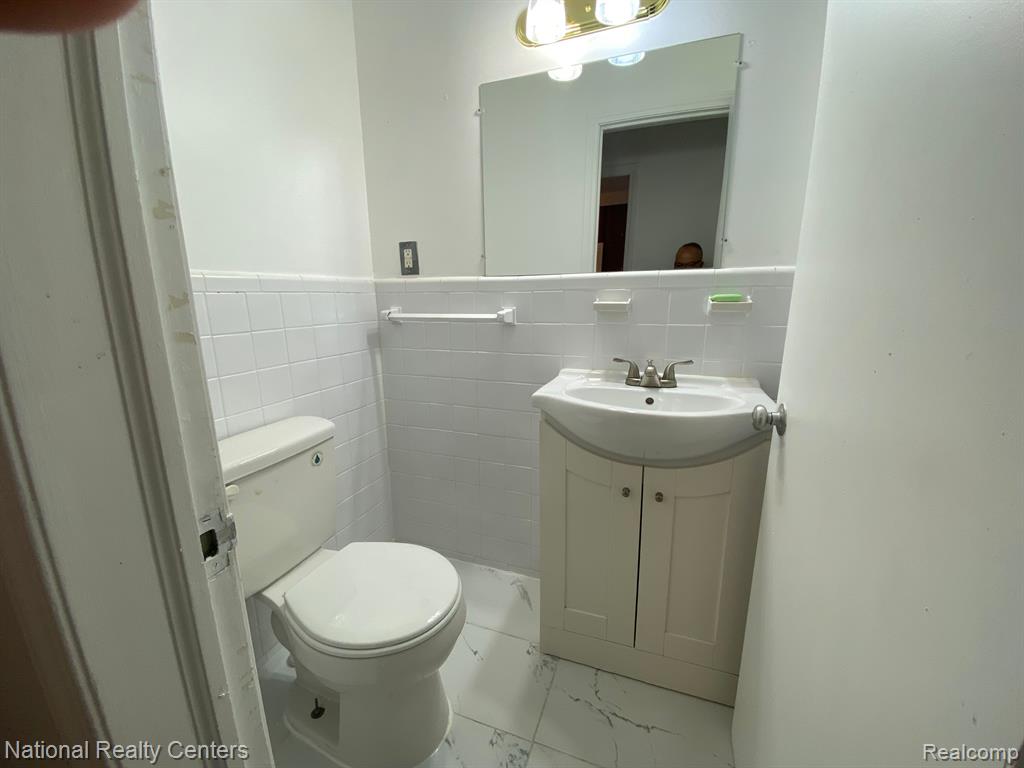 426 Moross Road Grosse Pointe, MI 48236 - Photo 9 of 36
