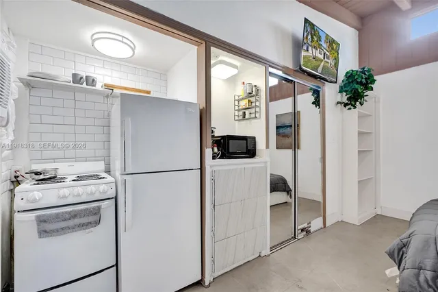 $915,000 | 1943 Rodman Street, Hollywood, FL 33020