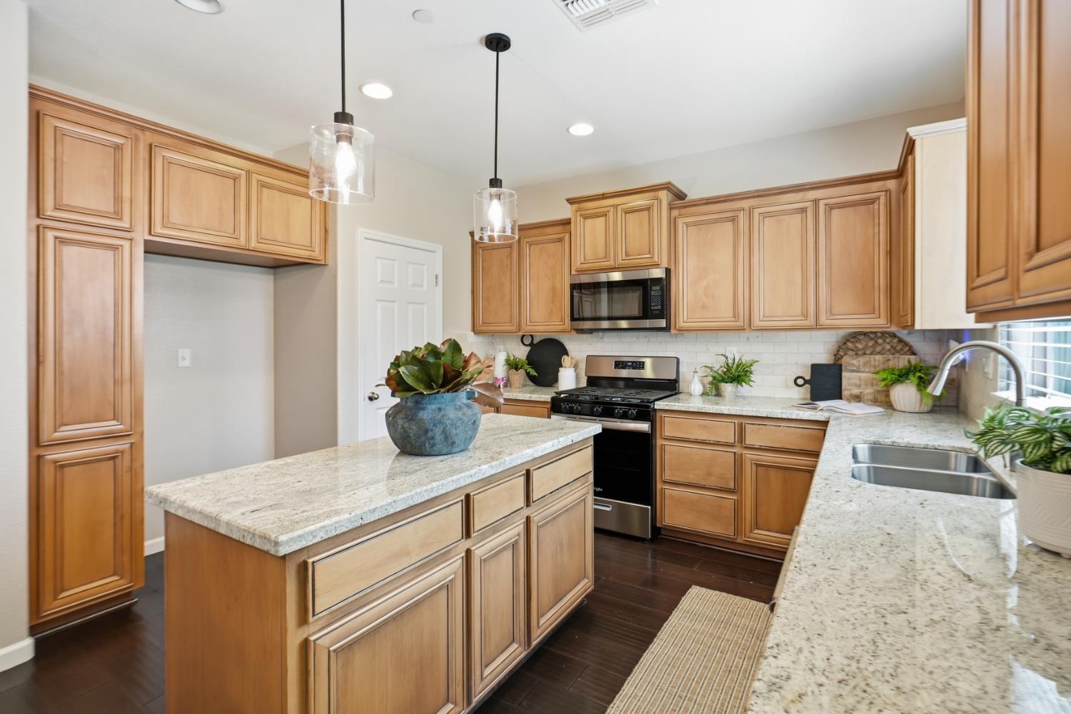 2240 Ranch View Drive Rocklin, CA 95765 - Photo 10 of 30