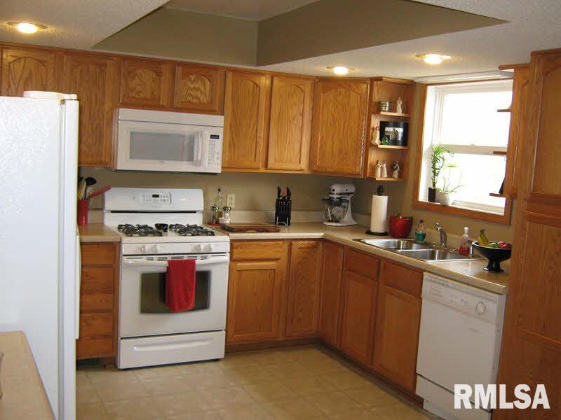 8071 East Richview Road Mount Vernon, IL 62864 - Photo 2 of 24