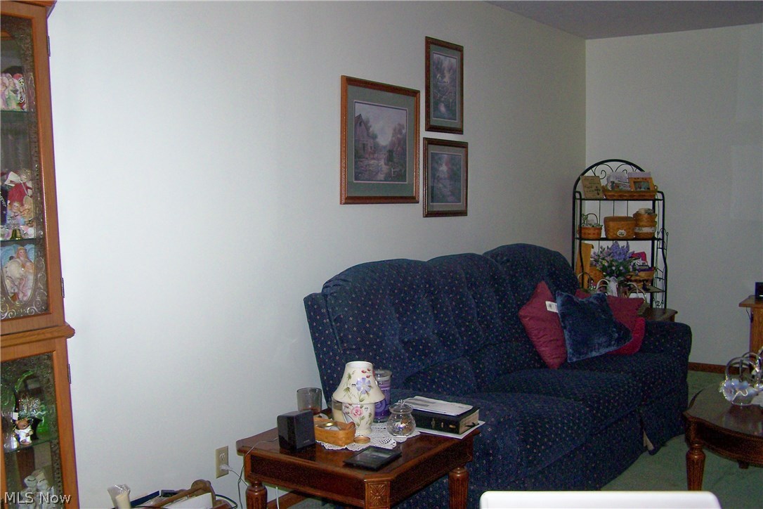 5571 East State Road Newcomerstown, OH 43832 - Photo 3 of 10 Gallery Image 3