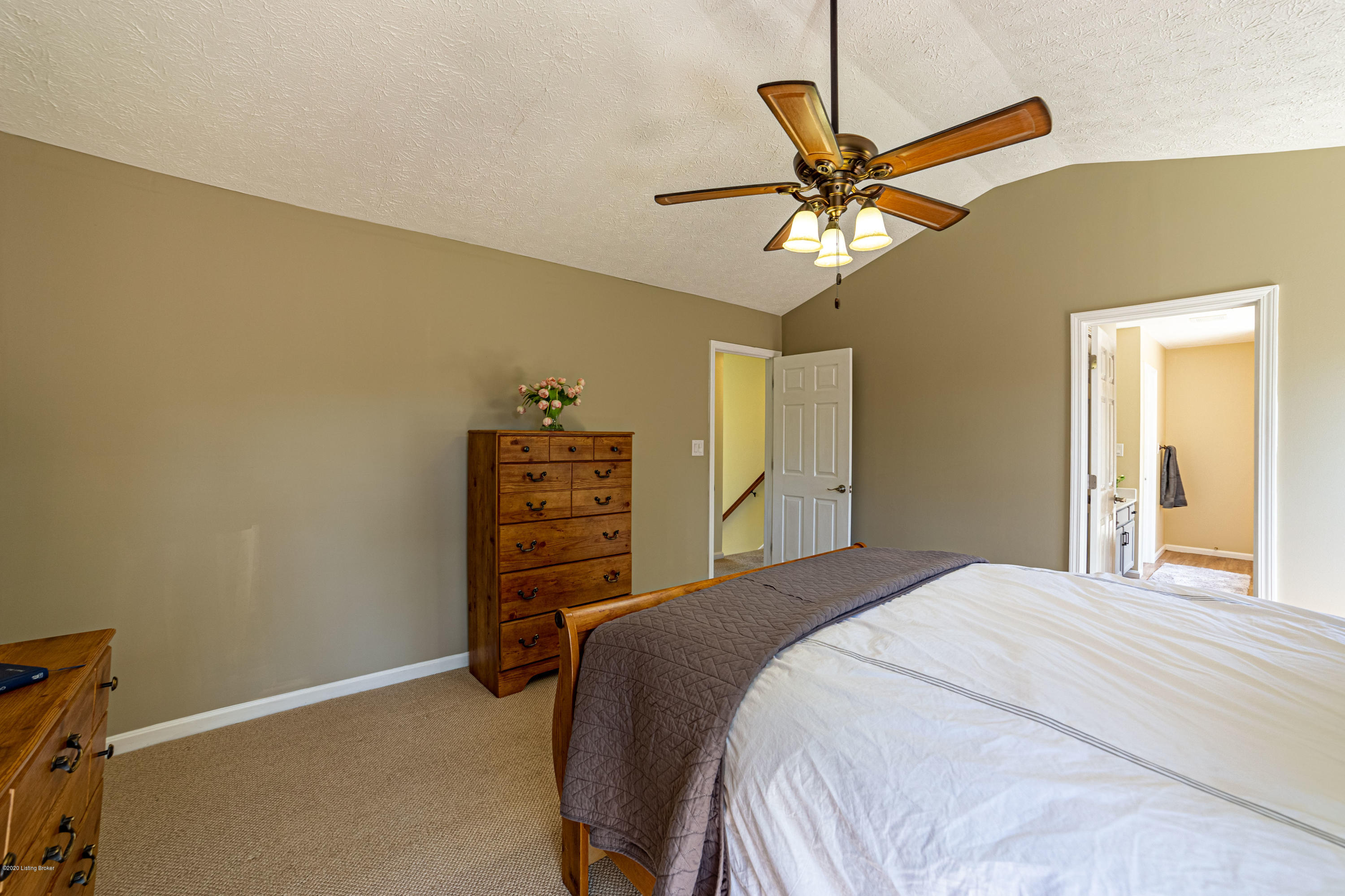 7224 Quindero Run Road Louisville, KY 40228 - Photo 28 of 34 View toward Master Bath