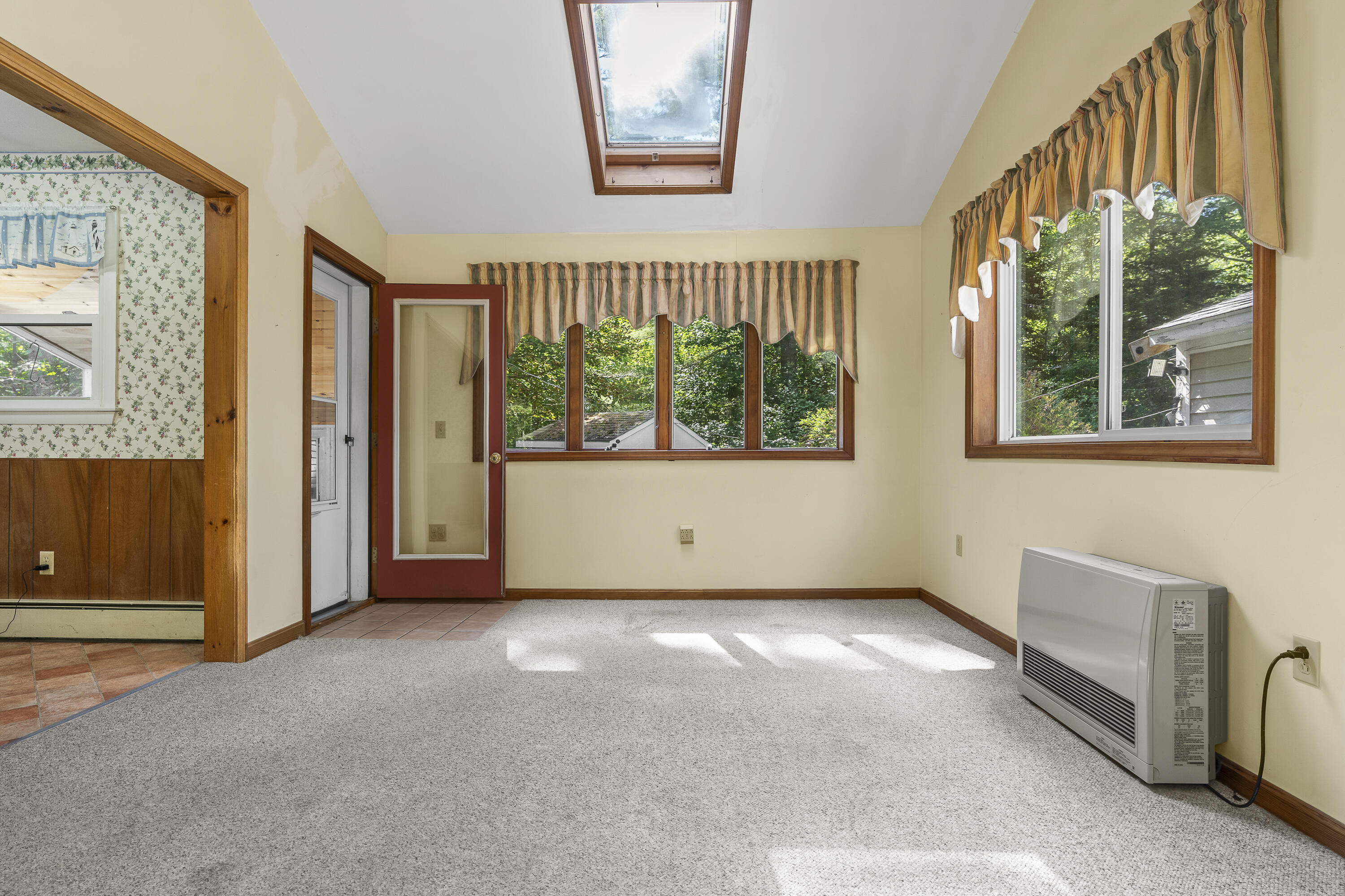 81 Back Meadow Road Damariscotta, ME 04543 - Photo 15 of 65 sitting room