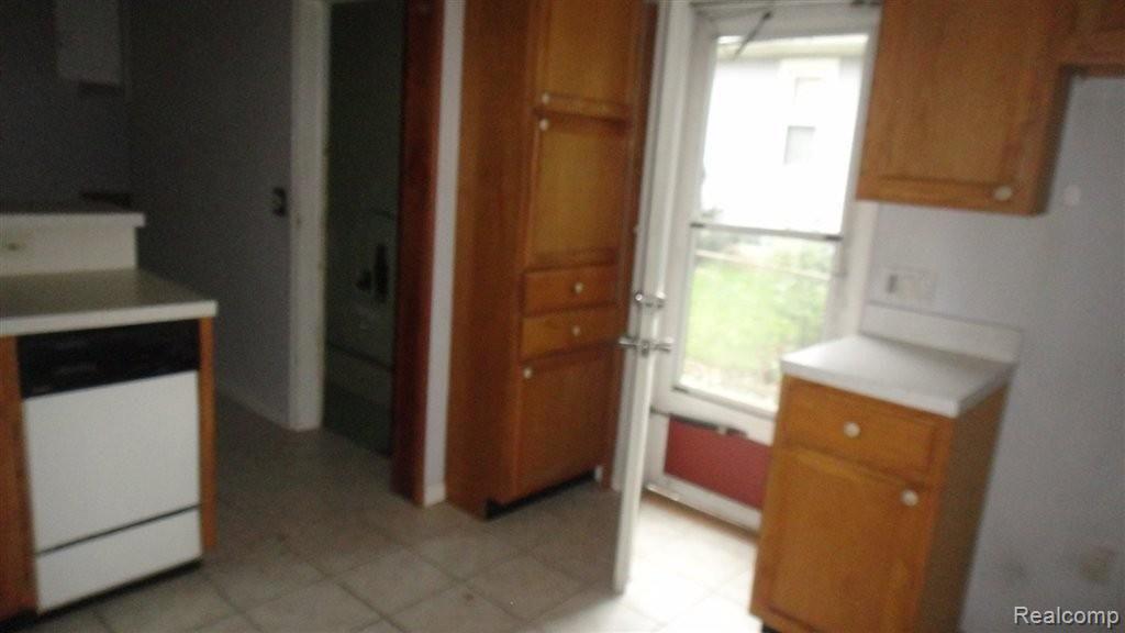 99 Ruth Avenue Pontiac, MI 48341 - Photo 5 of 19 DSC08479.JPG