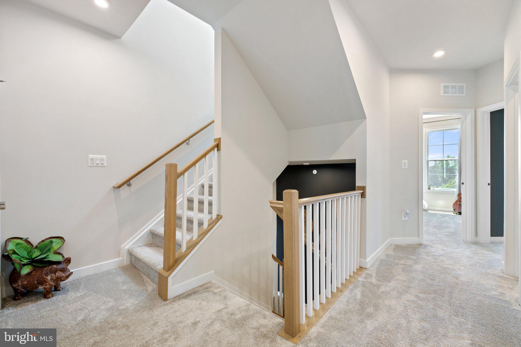 43536 Centergate Drive Ashburn, VA 20148 - Photo 26 of 60 Upper level landing