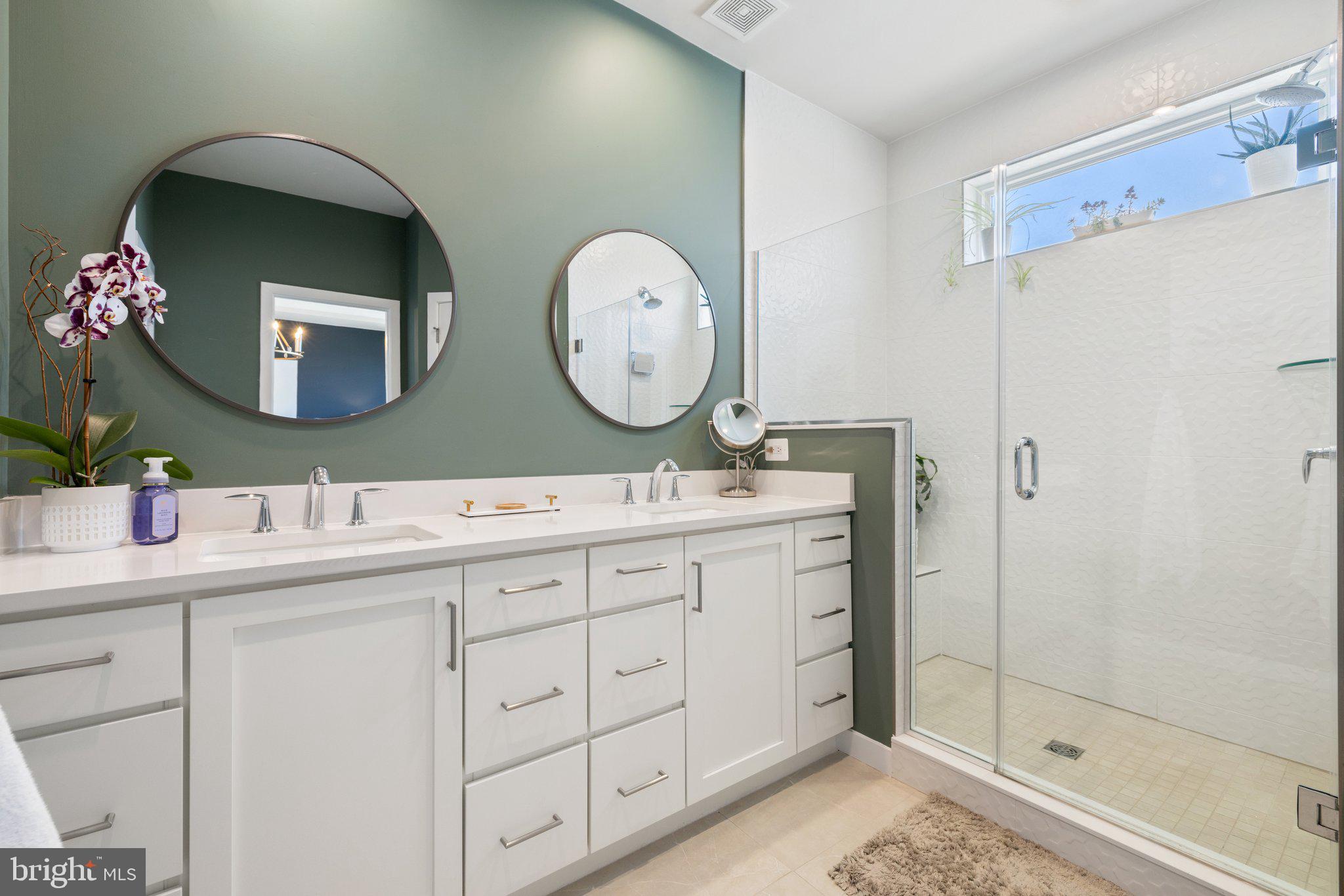 43536 Centergate Drive Ashburn, VA 20148 - Photo 31 of 60 Primary bath