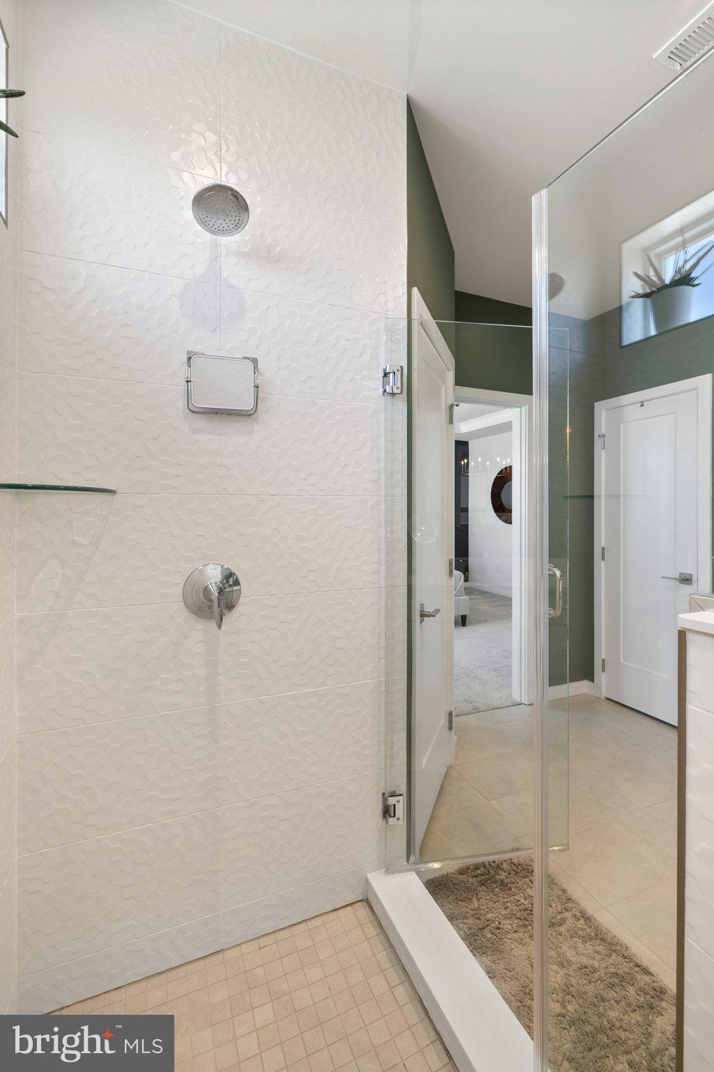 43536 Centergate Drive Ashburn, VA 20148 - Photo 33 of 60 Primary bath