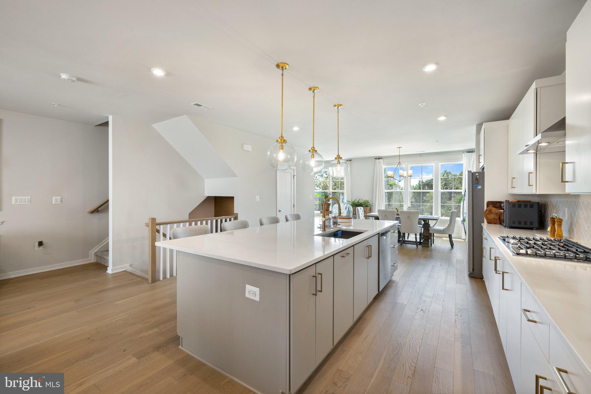 43536 Centergate Drive Ashburn, VA 20148 - Photo 6 of 60 Kitchen