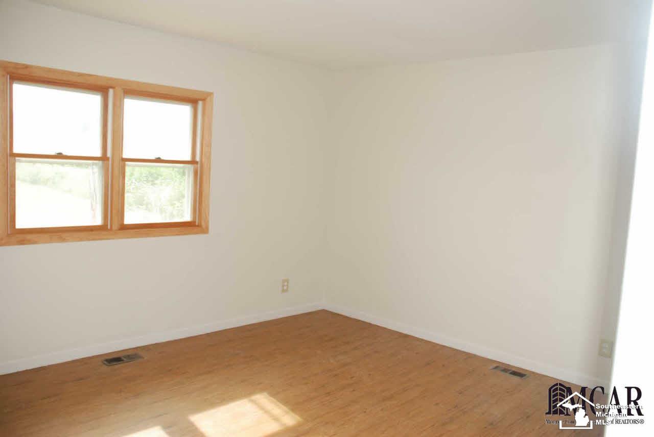 11074 Finzel Road Carleton, MI 48117 - Photo 8 of 41
