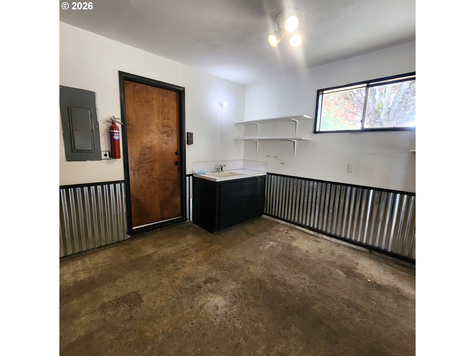 54047 West Lane Road Scappoose, OR 97056 - Photo 14 of 44 a view of a hallway with windows