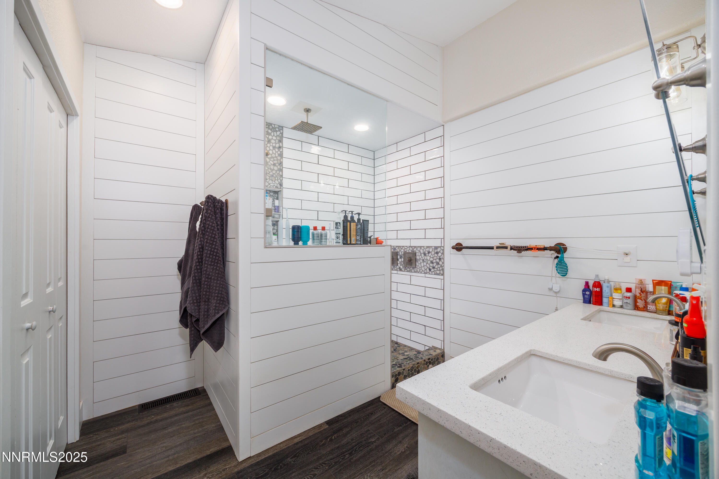 141 Country Ranch Road Fernley, NV 89408 - Photo 13 of 43 a bathroom with a sink and a shower