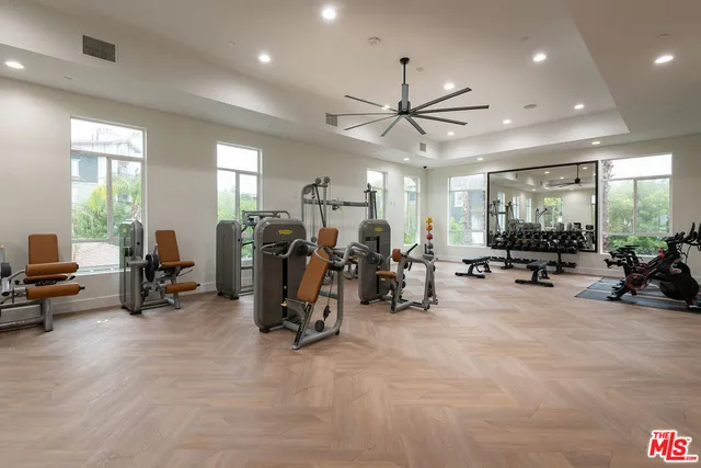 $3,171 | 1901 North Buena Vista Street, Unit 2109, Burbank, CA 91504