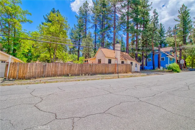 $2,100 | 1131 Apple, Wrightwood, CA 92397